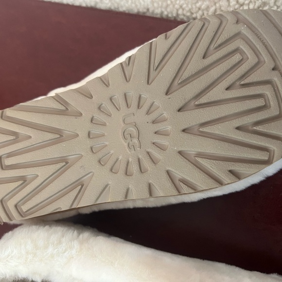 Ugg Classic Cozy Furry Bootie Slippers - Picture 5 of 7